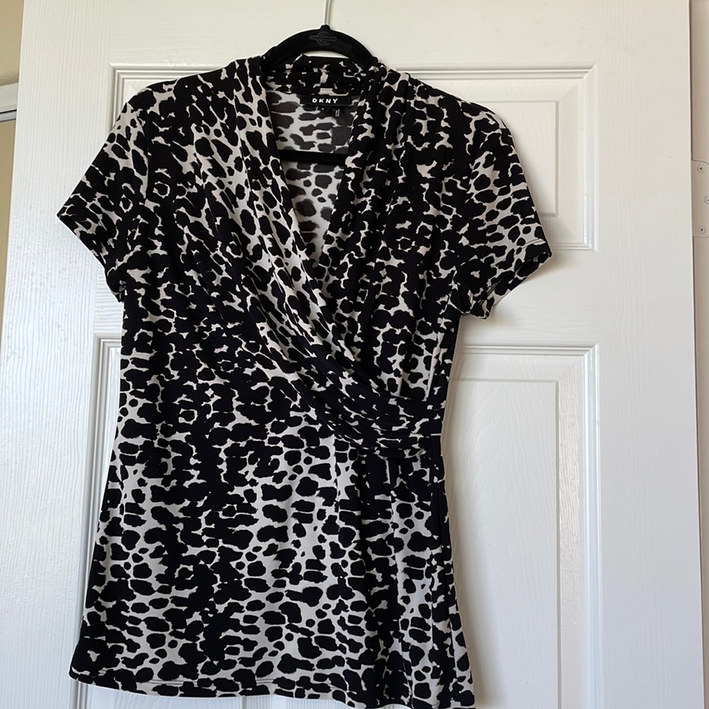 DKNY blouse black/tan leopard print Size M